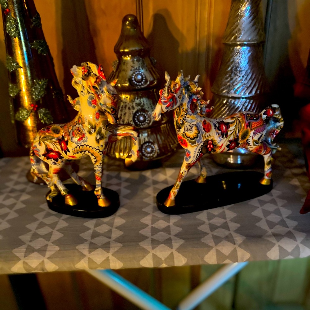 Statues - Picture 2 of 5